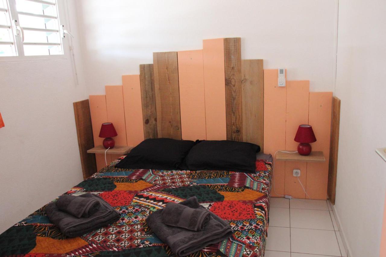 Gites Monoi 4 Personnes Avec Piscine Privee Saint-Francois  Exteriör bild